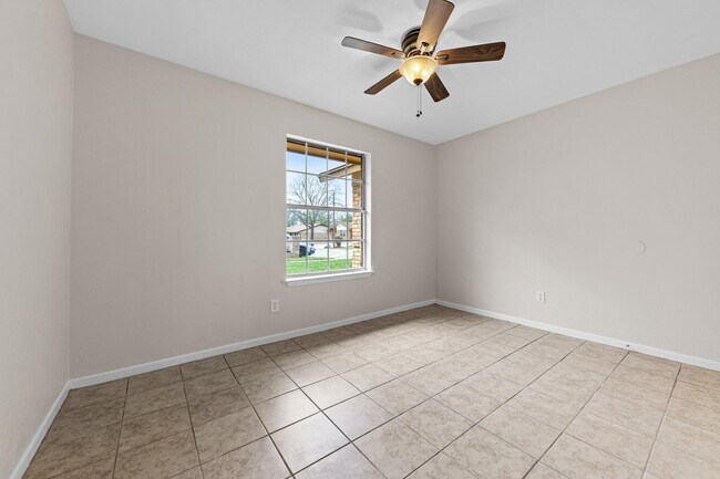 Building Photo - 2300 Zinnia Ct