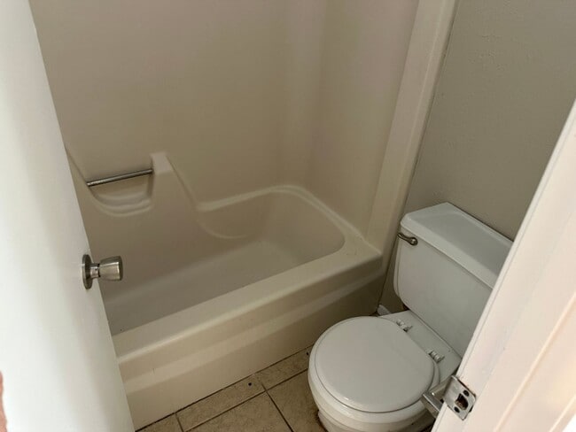 Building Photo - REFRESHED HALF DUPLEX IN IRVING!!