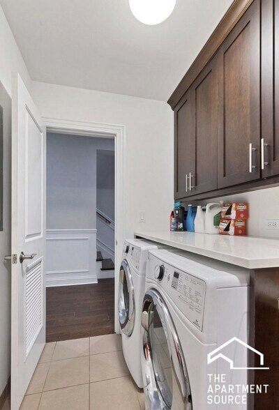 Building Photo - 1324 W Grand Ave