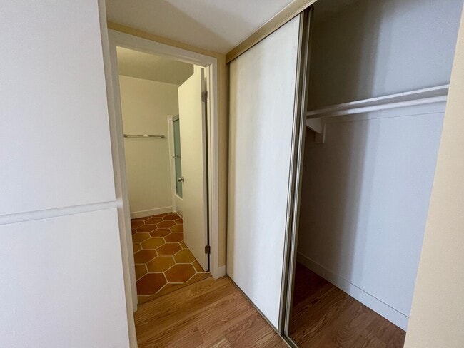 Building Photo - 837 N Calle De Pinos