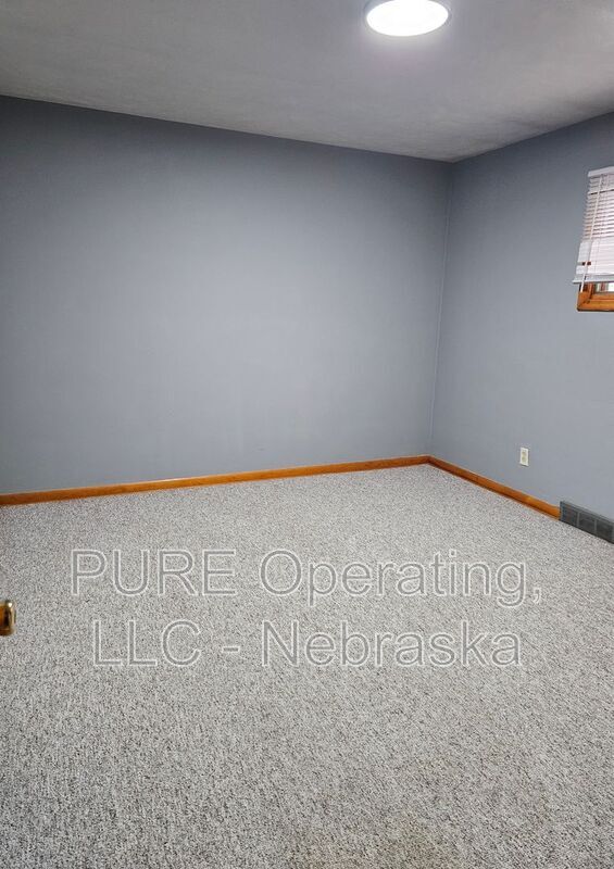 Building Photo - 2205 Lindyview Rd