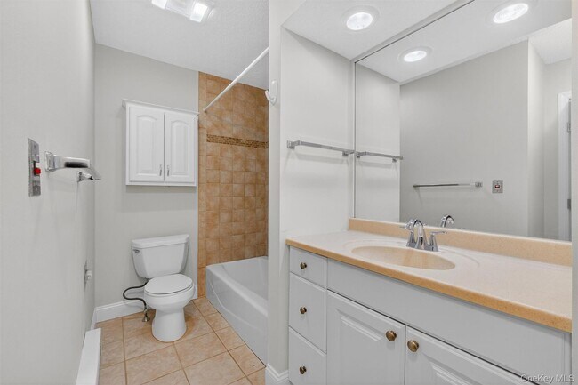 Building Photo - 180 Heritage