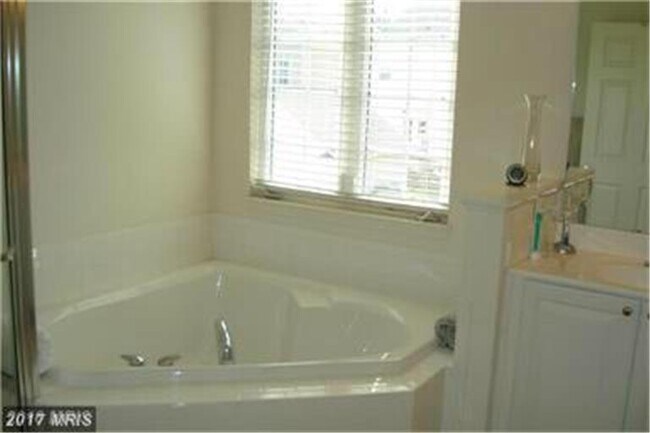 Building Photo - 1114 Anderson St