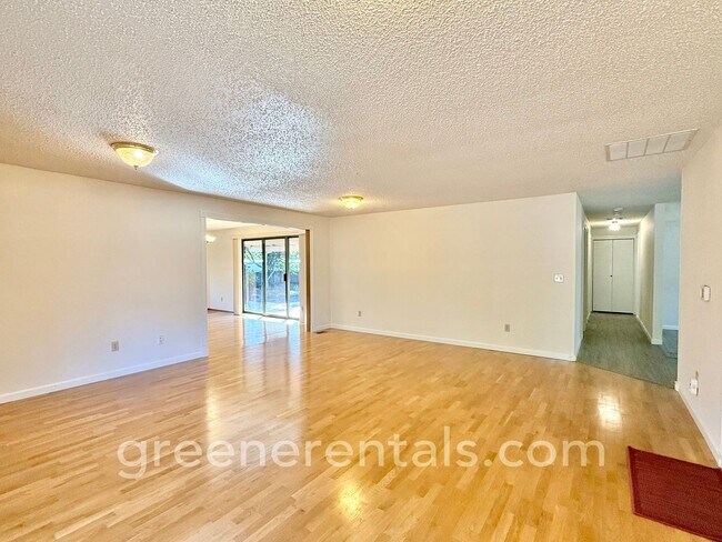 Building Photo - Cozy Meets Convenient in This Lacey Charme...