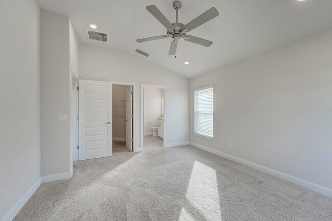 Building Photo - 5327 Vespera St