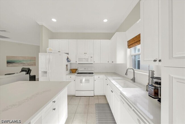 Building Photo - 28327 Hidden Lake Dr