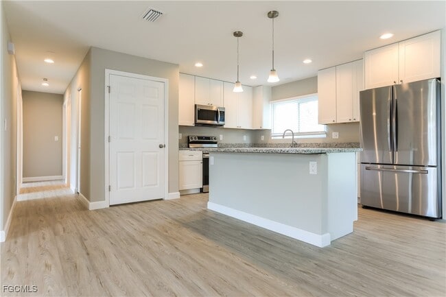 Building Photo - 5292 Trekell St