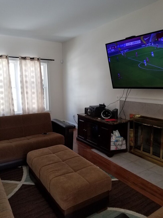 Building Photo - Available in Colchester