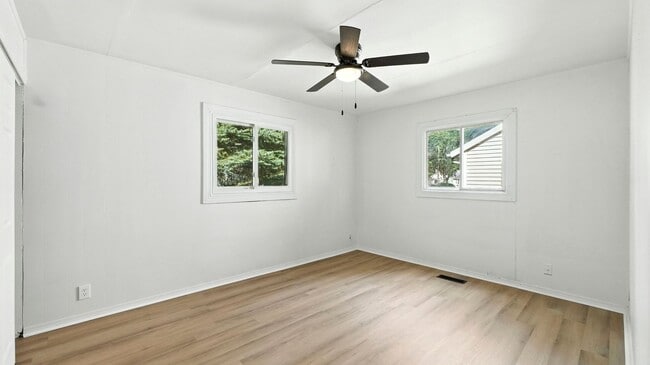Building Photo - New 3 bedroom listing!