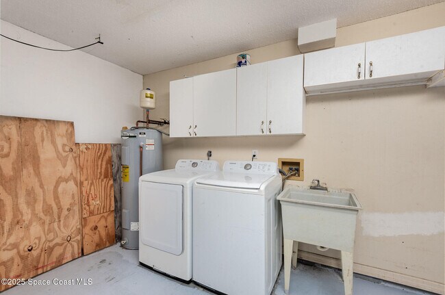 Building Photo - 4110 Bahama Ave