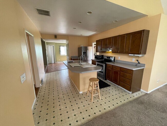 Building Photo - 3 bed farm house with 2 acres