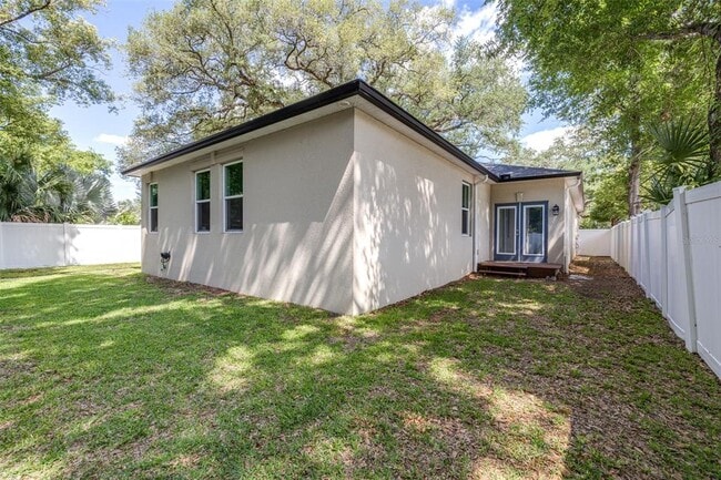 Building Photo - 1505 E North Bay St