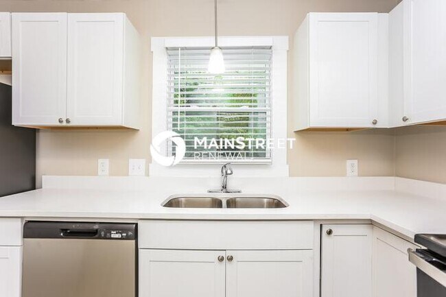 Building Photo - 3 Bedroom Pet-Friendly Home in STONE MOUNT...