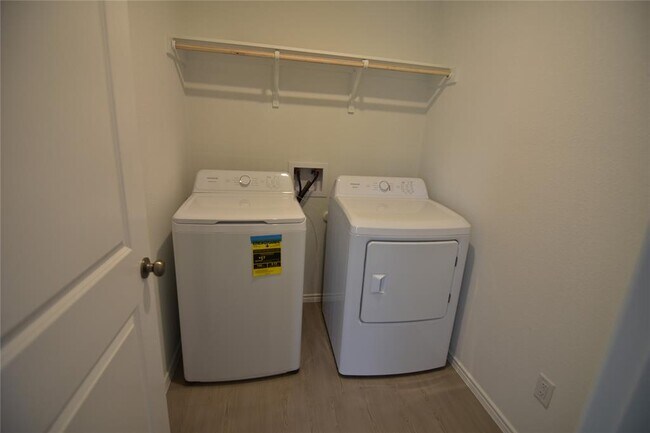 Building Photo - 373 Keefer