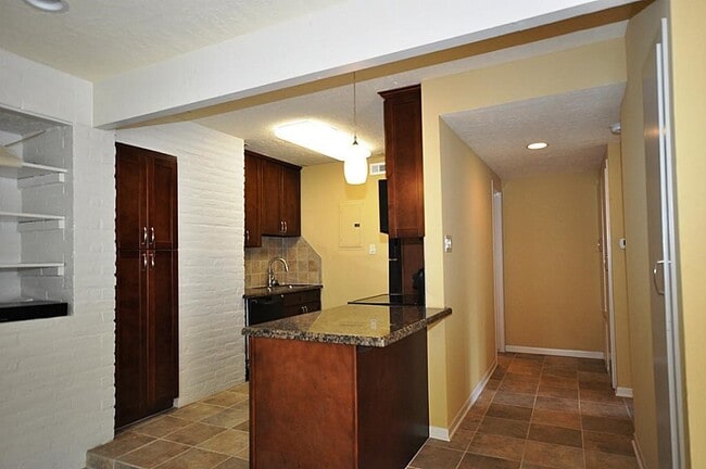 Building Photo - 5214 Memorial Dr