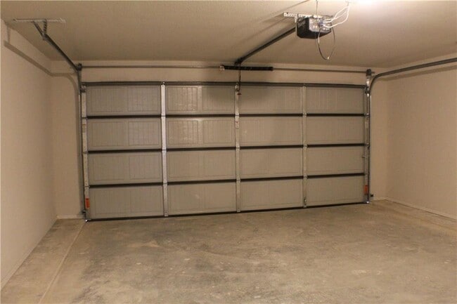 Building Photo - 1078 E Sparrow Cir