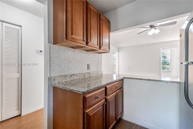 Building Photo - 9949 Sandalfoot Blvd
