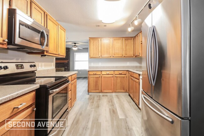 Building Photo - 622 Martingale Trail