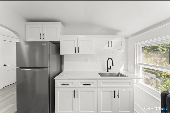 Building Photo - 541 Savin Ave