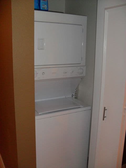 Building Photo - Meridian 2Bdr/2Bath Luxury Condo w/Den, Va...