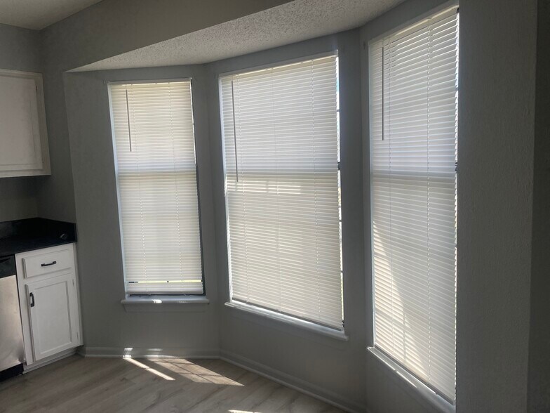 Bay window in kitchen - 17419 E 42nd St S