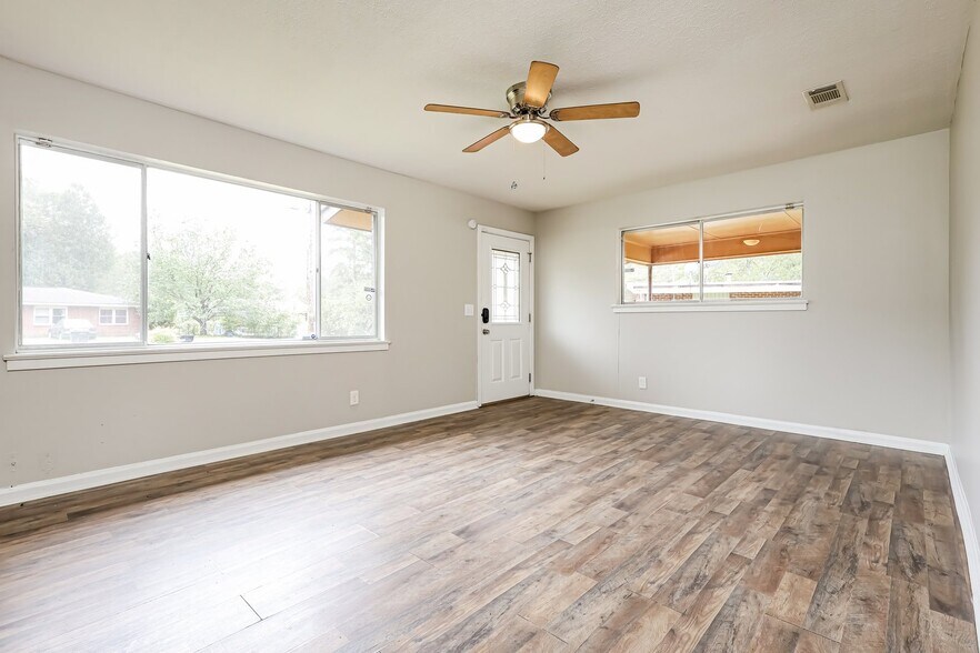 Building Photo - 1033 Quincy Dr