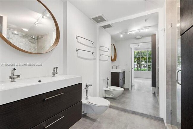 Building Photo - 3451 NE 1st Ave