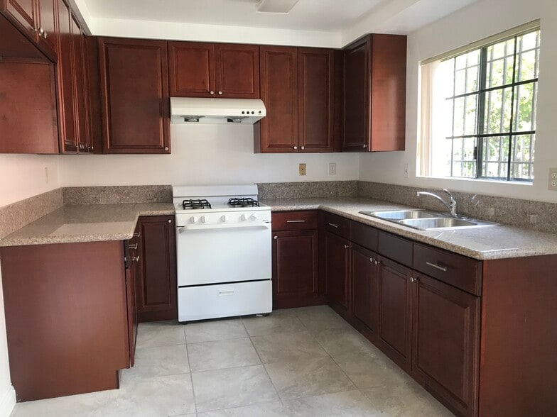 Building Photo - 1285 Vin Scully Ave