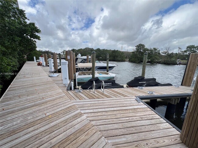 Building Photo - 16385 Biscayne Blvd