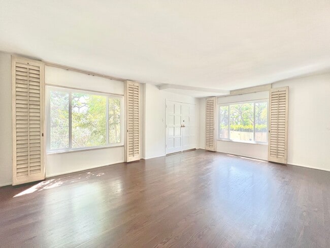 Interior Photo - 333 N. Oakhurst Dr.