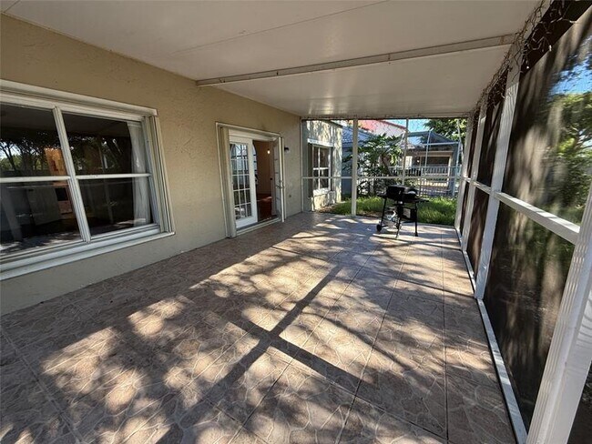 Building Photo - 2633 Bogota Ave