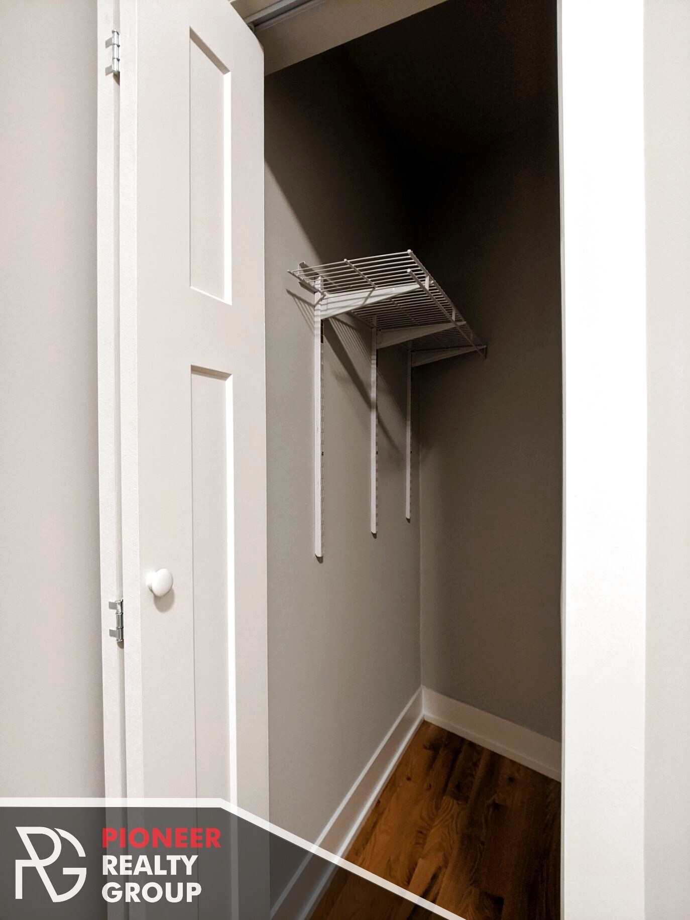 Building Photo - 635 W Oakdale Ave