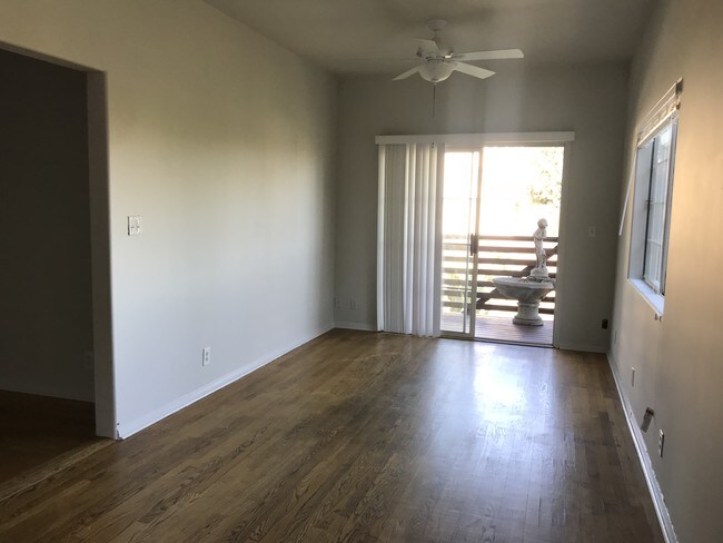 Building Photo - 910 Robinson St