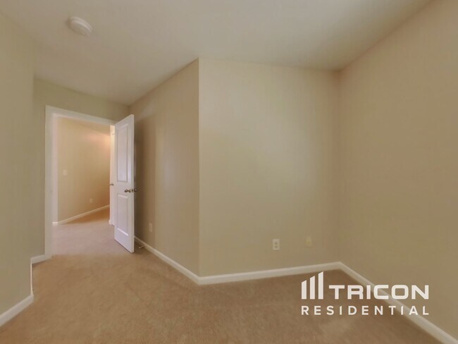 Building Photo - 4050 Tarnwood Pl
