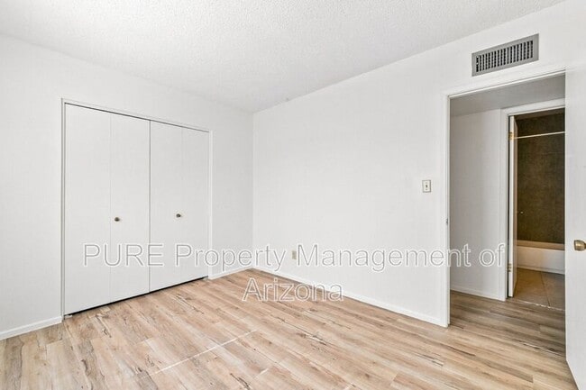 Building Photo - 2604 W Ellis Dr