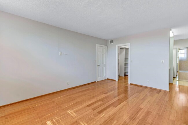 Building Photo - 3199 S Ocean Dr