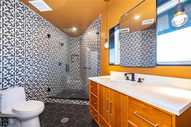 Building Photo - 421 W Fairbanks Ave