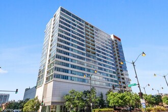 Building Photo - 659 W Randolph St