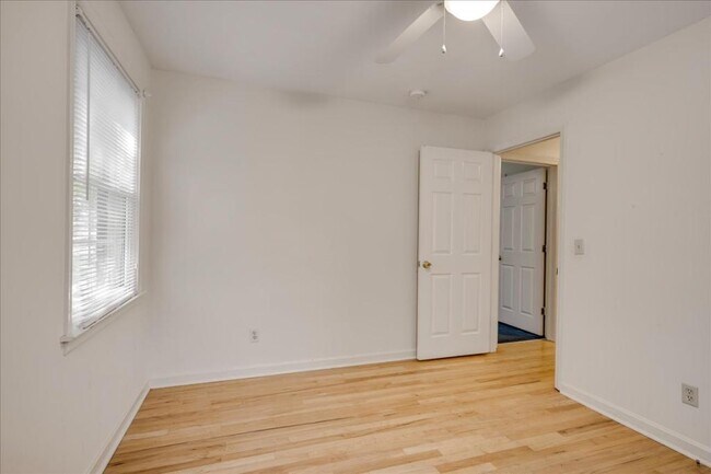 Building Photo - 552 Whitehead Dr