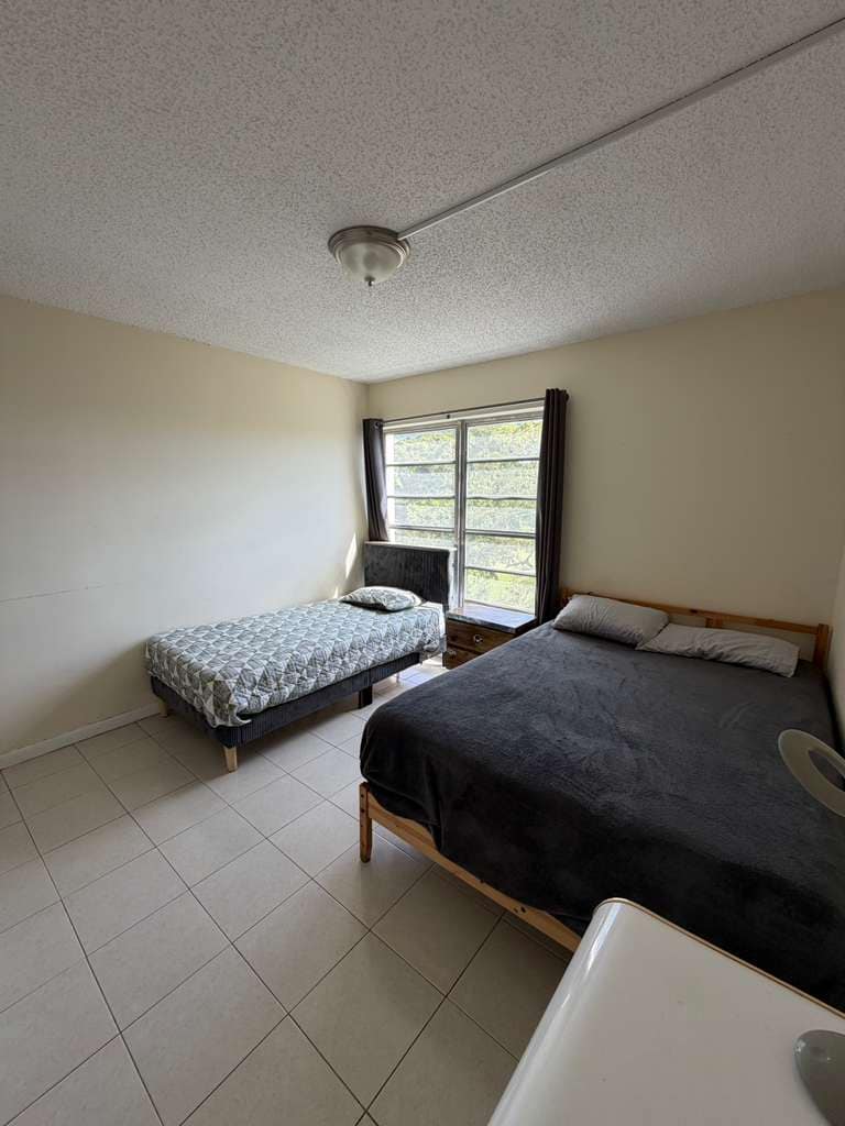 Building Photo - 9180 Fontainebleau Blvd