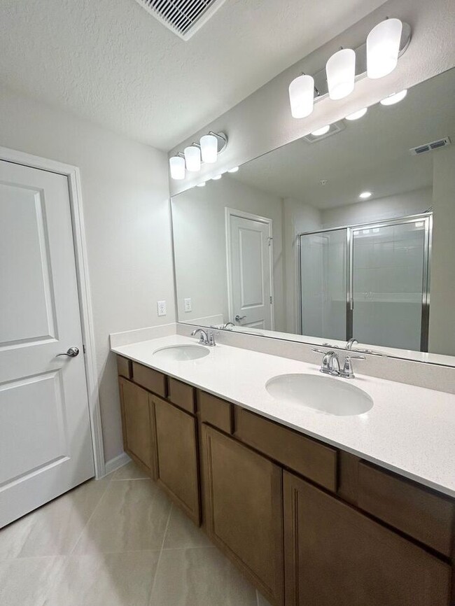 Building Photo - Brand New 4/3 Modern Townhome with a Priva...