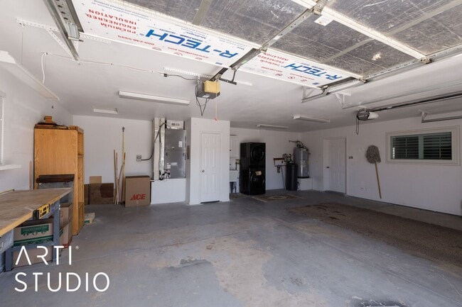 Building Photo - Beautiful 4-bedroom home!