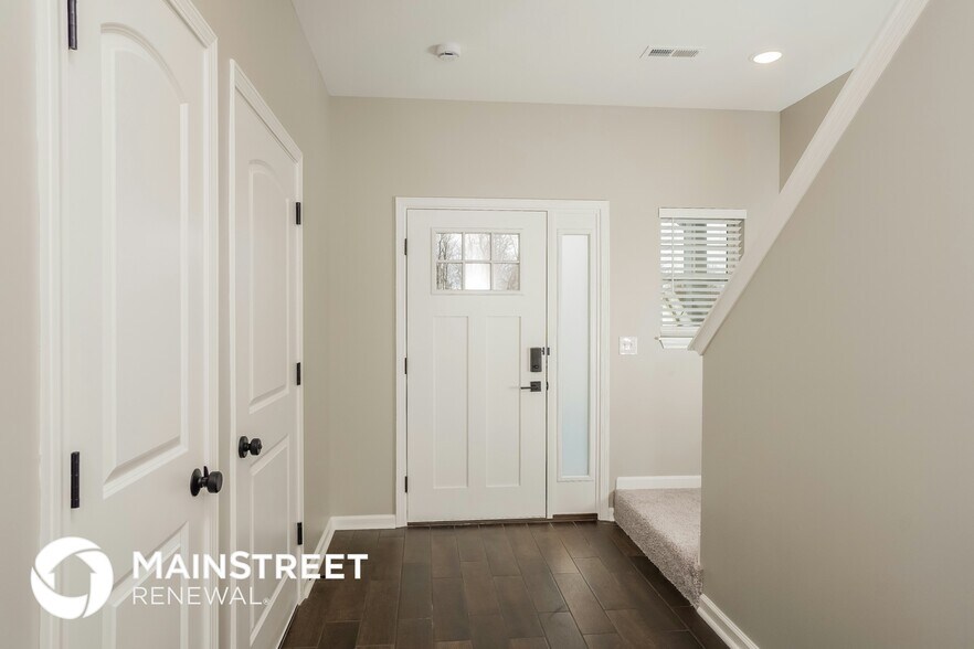 Building Photo - 2072 N Sarah Dr