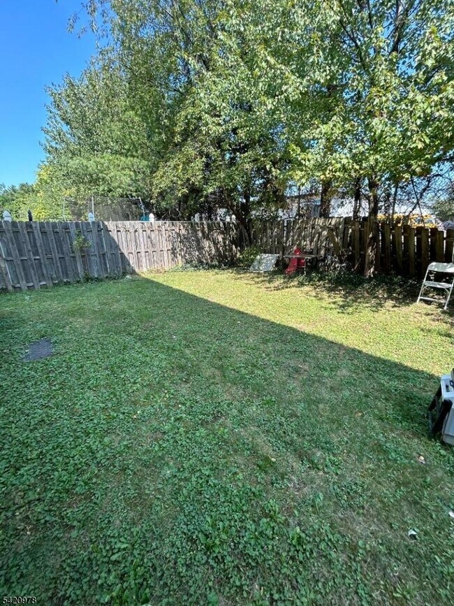 Building Photo - 13 Hampton Rd