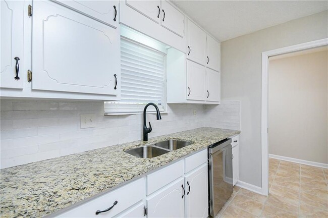 Building Photo - 5041 Alexander Ave