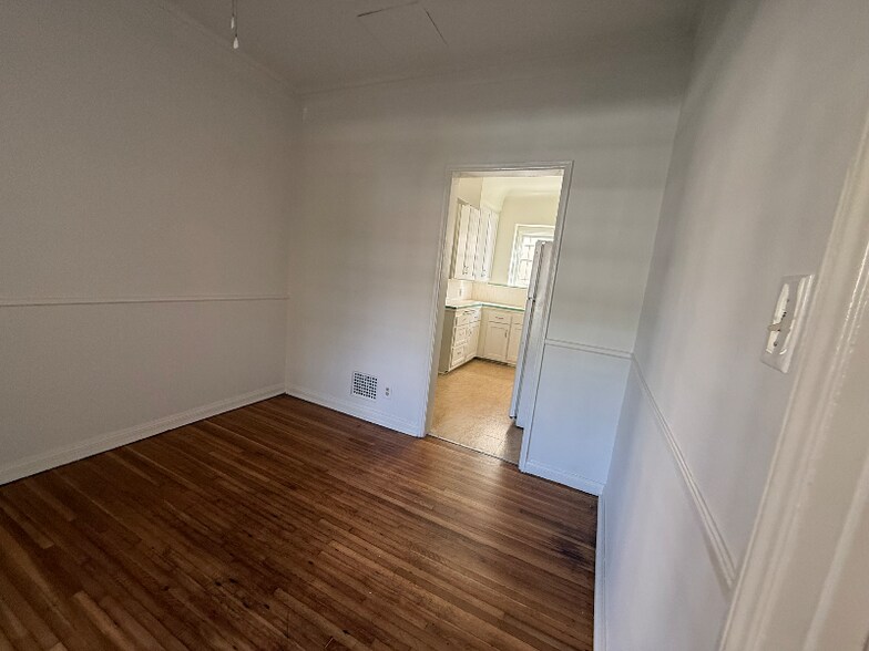 Building Photo - 1062 Masselin Ave