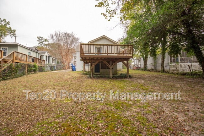 Building Photo - 3909 Crestview Dr