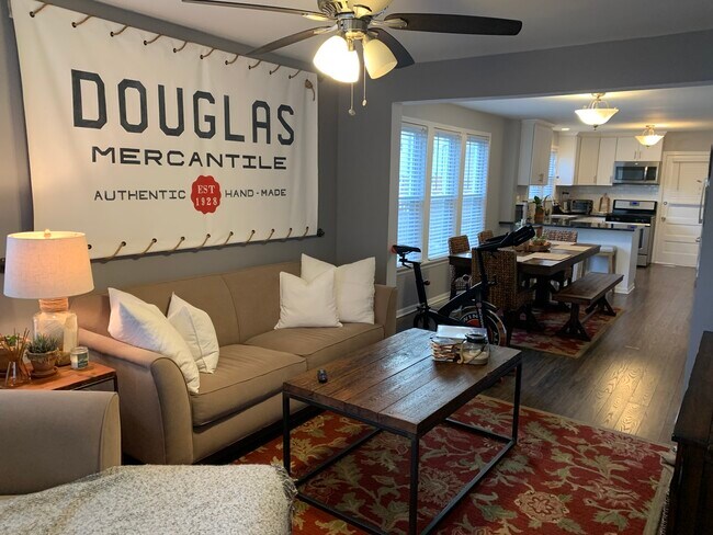 Building Photo - 146 N Brockway St