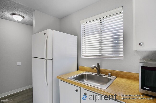 Building Photo - 1 br, 1 bath Condo - 3436 I Street Northea...