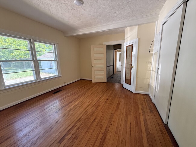 Building Photo - 168 Hebard St
